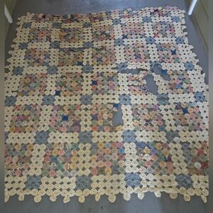 Vintage Yo Yo Quilt 1940-1960 97" x 97" Cutter Read